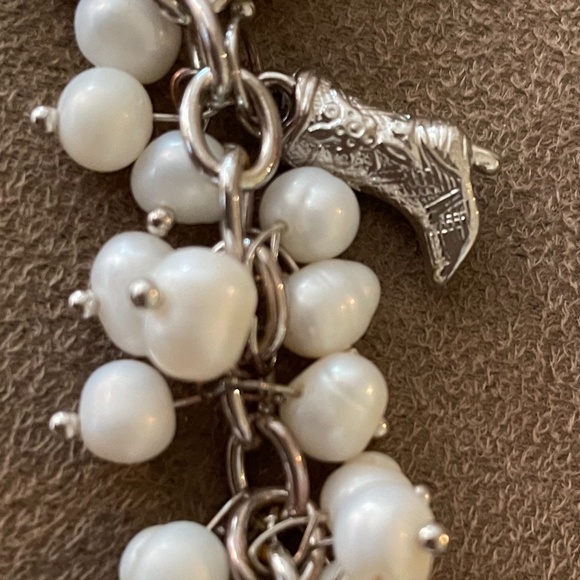 Statement mother of Pearl cluster pearl in  silver tone bracelet 8.5” - Picture 3 of 5